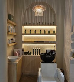 Oriana Salon