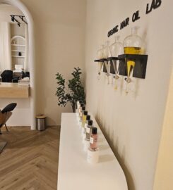 Oriana Salon